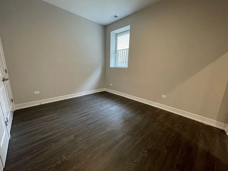 1730 W. Greenleaf Ave — Photo 8