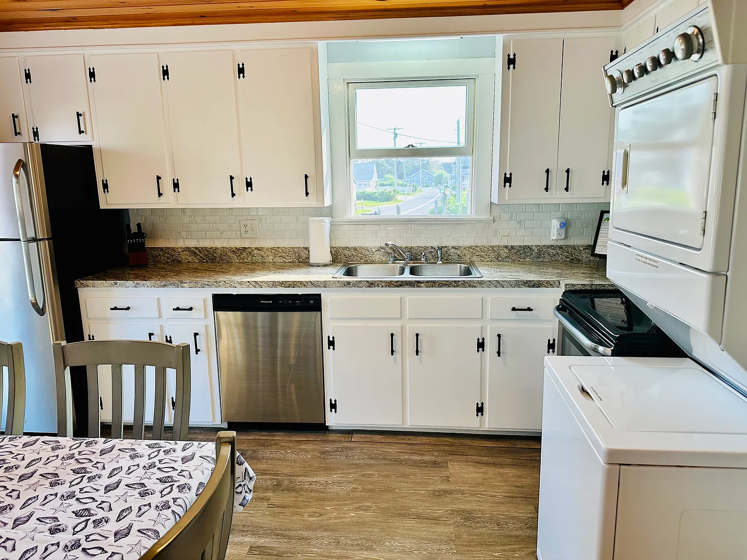 2 bed, 736 sqft, $1,800 — Photo 3