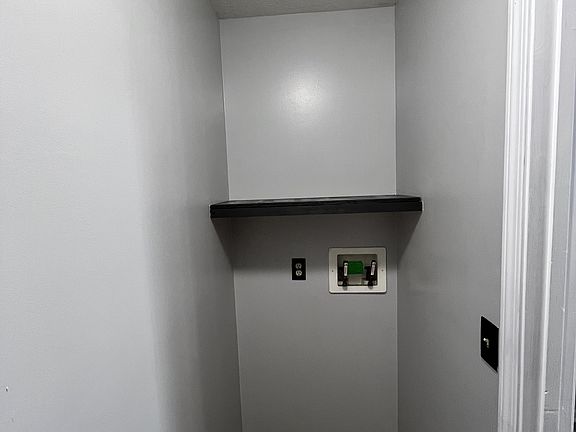 5th image of 213 Elas Ct #215