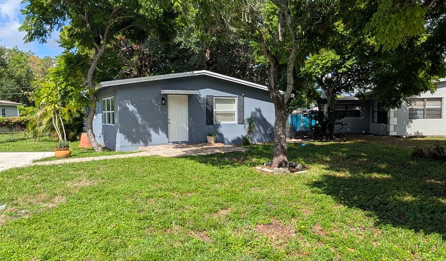 3 bed, 1.0 bath, 1278 sqft, $2,700 — Photo 2
