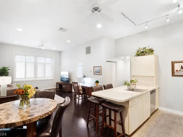 211 Main St #2, Peapack Gladstone Boro, NJ 07934