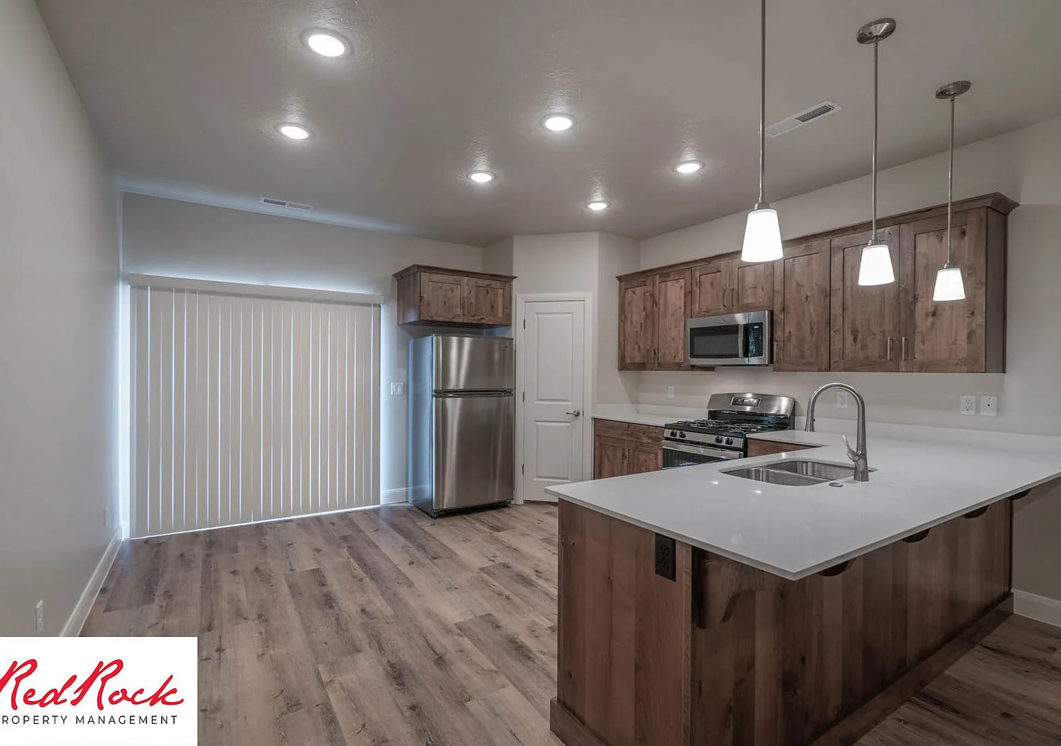 Big Space, Great Place! 4 Bedroom Townhome in Hurricane Heights — Photo 1