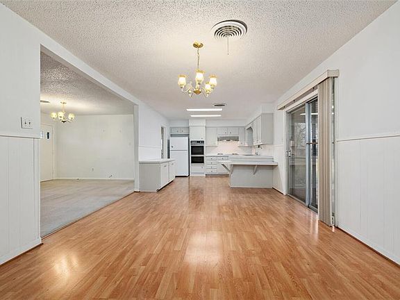 4th image of 216 Shirley Dr
