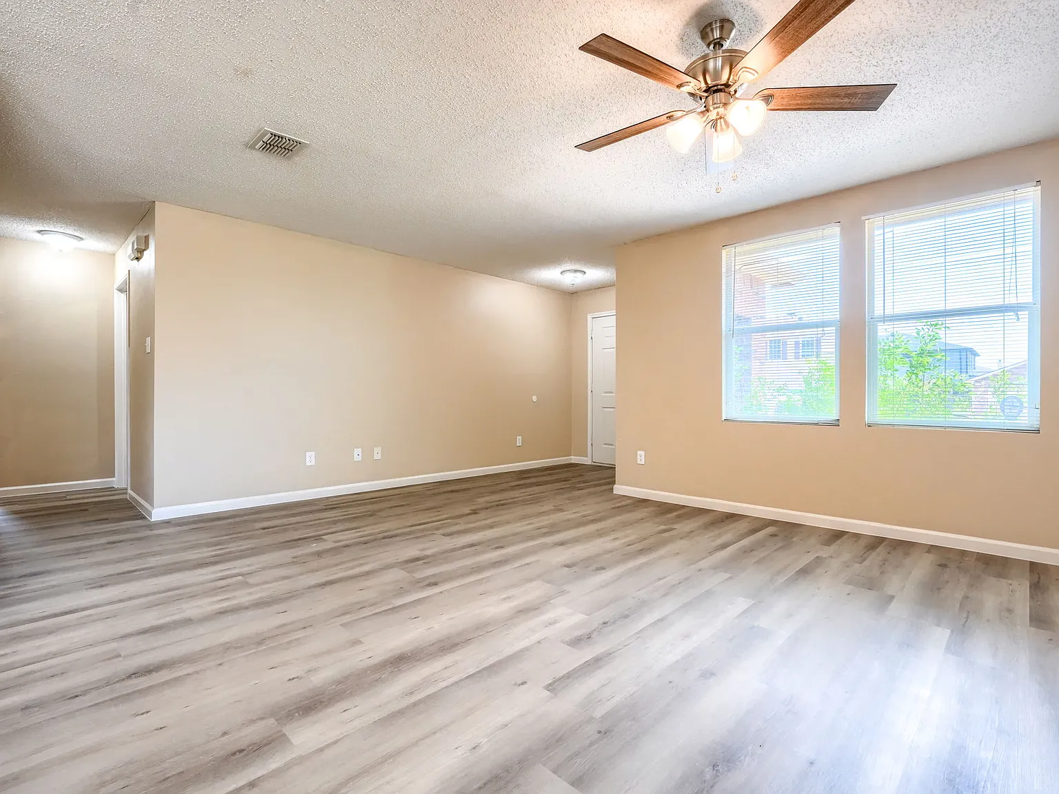 3 bed, 1892 sqft, $1,950 — Photo 4