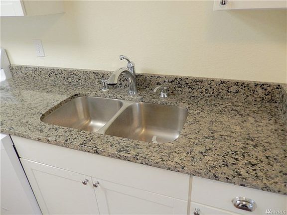 4th image of 3600 Westminster Dr SE