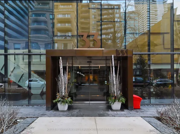 33 Charles St E, Toronto, ON