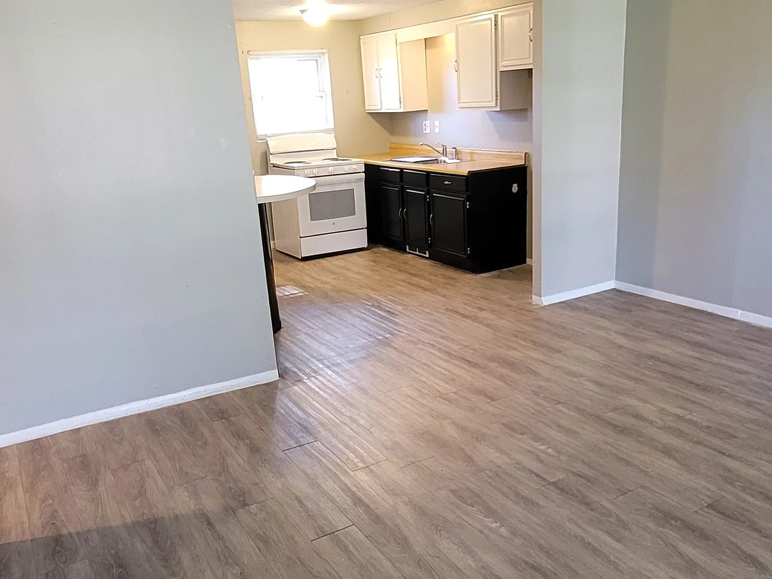 2 bed, 728 sqft, $1,000 — Photo 2
