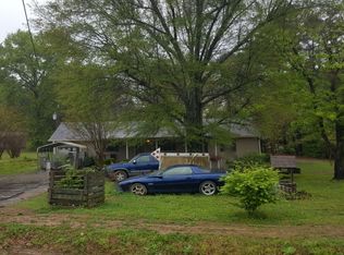 1432 Peach St, Selmer, TN 38375