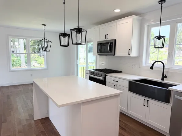 955 Crescent St, New Bedford, MA 02745