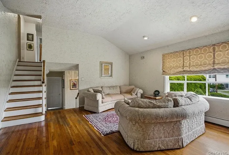 16 Baldwin Ln — Photo 2