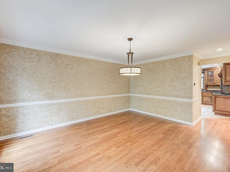 42 Ellsworth Dr — Photo 11