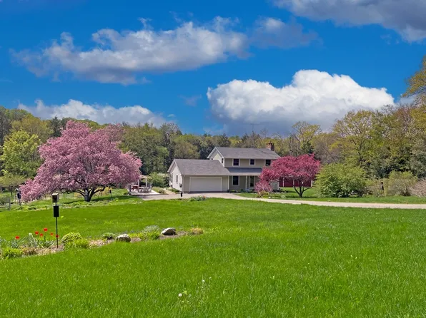 79 S Schoolhouse Rd, Leyden, MA 01301