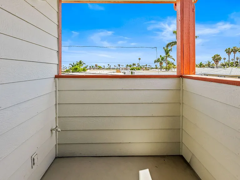 4866 Santa Cruz Ave — Photo 20