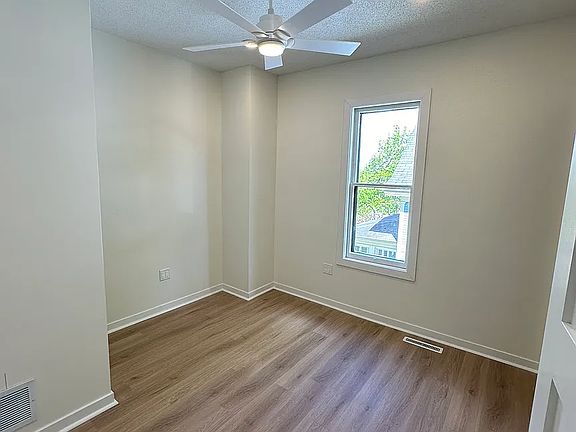 4th image of 152 Winifred St W #2