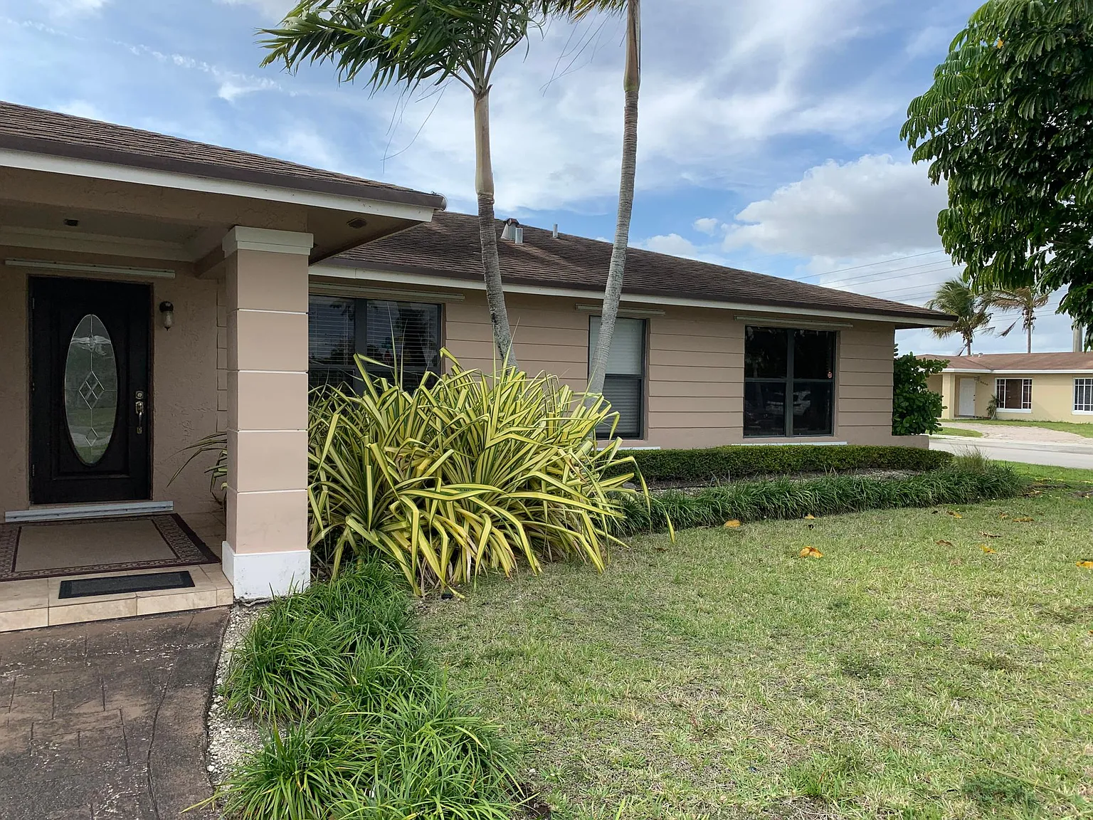 4 bed, 2085 sqft, $3,900 — Photo 2