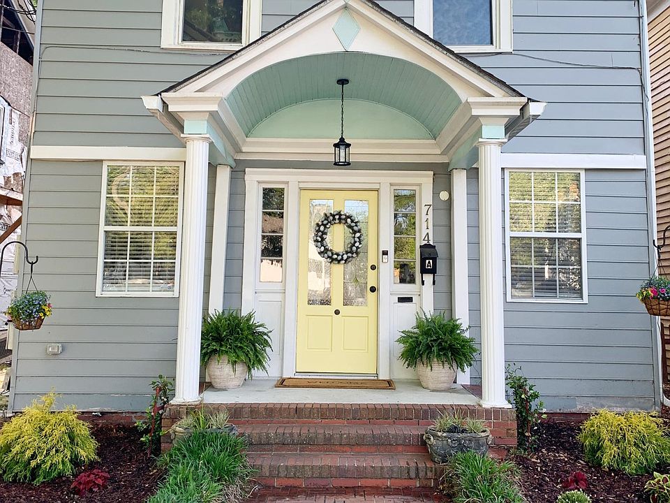 Front of house (unit for rent is upstairs)