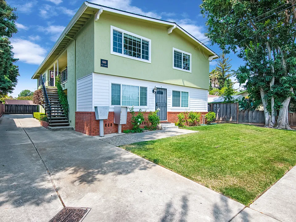 660 Main St #3