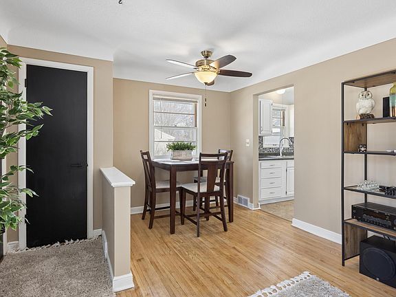 4th image of 1206 Oakcrest Ave
