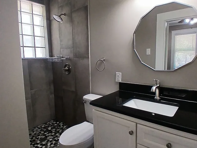 285 Hawthorne St — Photo 14