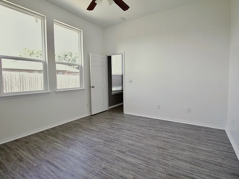 2505 Black Oaks Cir — Photo 13