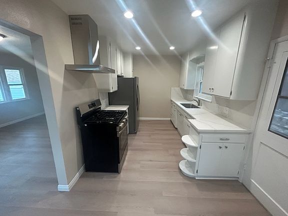 3rd image of 2637 Hermosa Ave #1/2