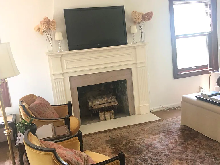 549 Woodview Dr — Photo 7