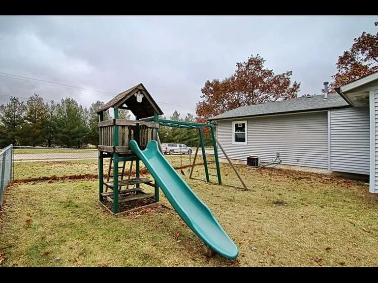 25 Hackberry St — Photo 6