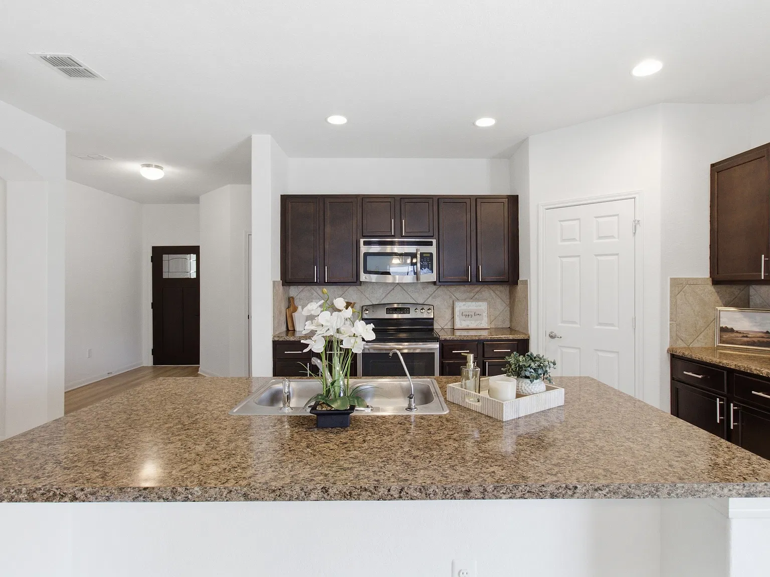 3 bed, 1763 sqft, $1,950 — Photo 3