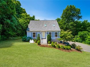 6 White Wood Ln, North Branford, CT 06471