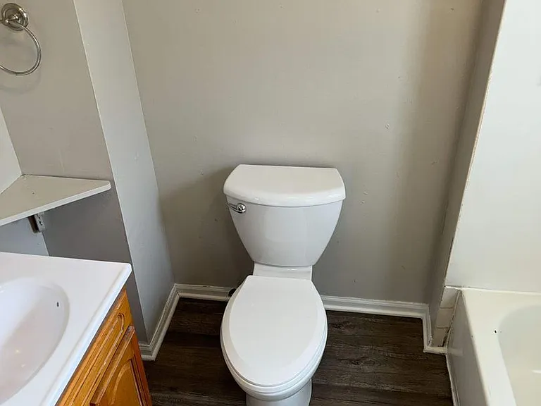 4604 Johnson Ave — Photo 17
