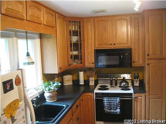 4th image of 3109 McMahan Blvd