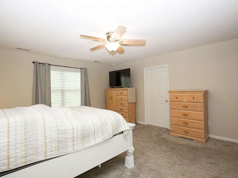 225 Adams Cir — Photo 26