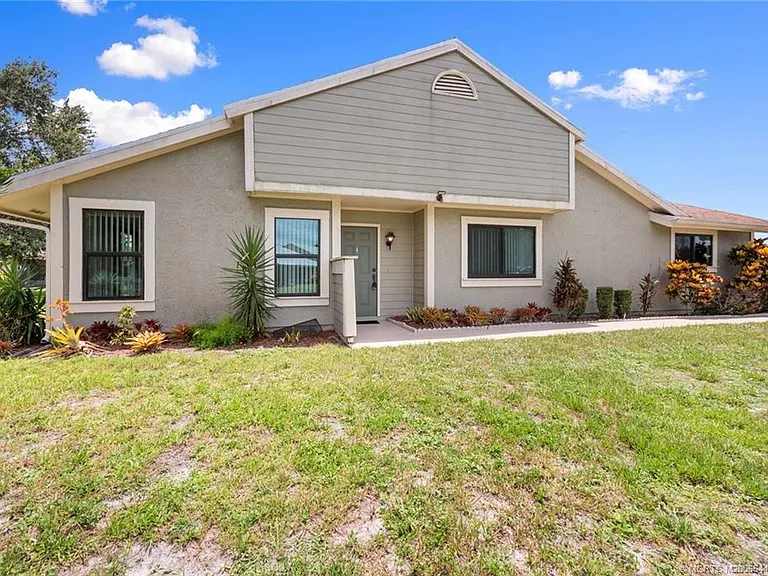 1496 SE Colchester Cir — Photo 19