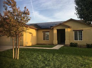 1383 El Paso Ave, Dinuba, CA 93618