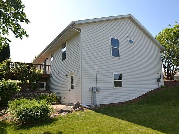 3rd image of 1601 Elderberry St
