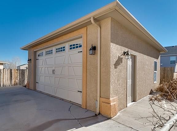 5th image of 73 Altadena Dr