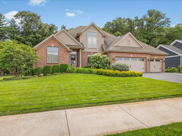 858 Freedlund Dr, Rockton, IL 61072