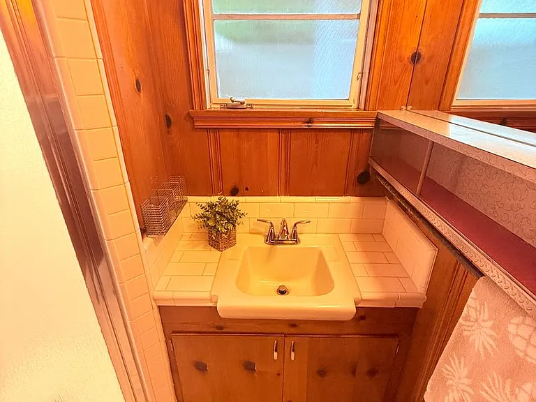 619 W Cypress Ave — Photo 13