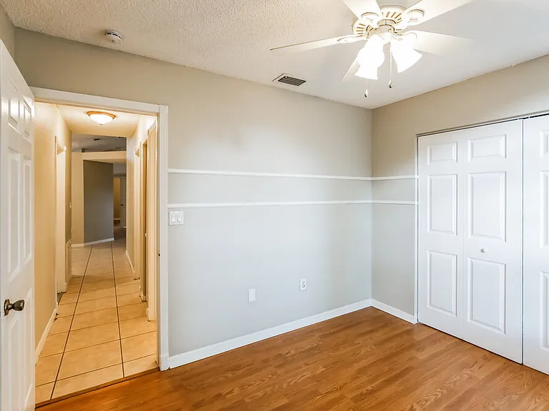 428 Lakeside Cir — Photo 14