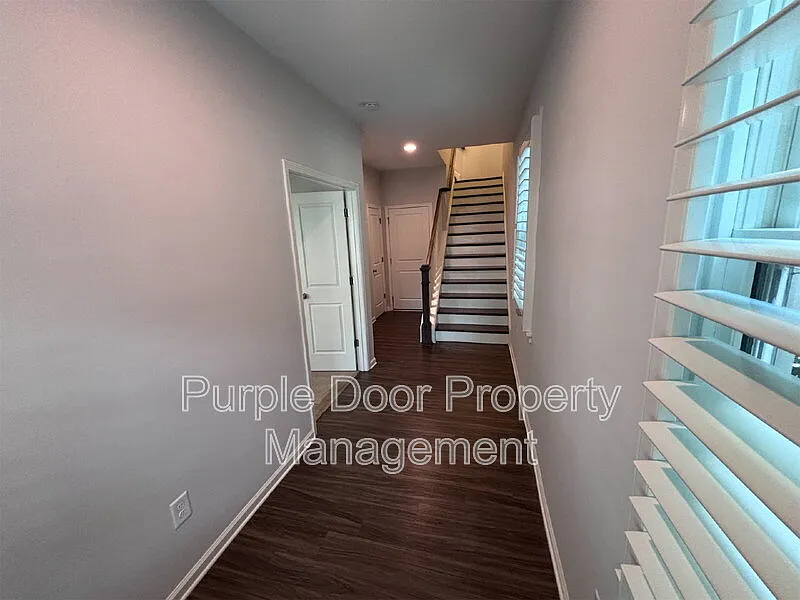 3 bed, 3.5 bath, 1944 sqft, $2,999 — Photo 3