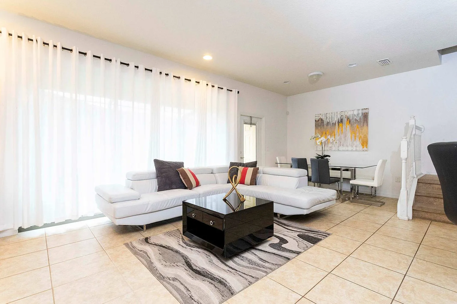 5 bed, 4.0 bath, $4,590 — Photo 2