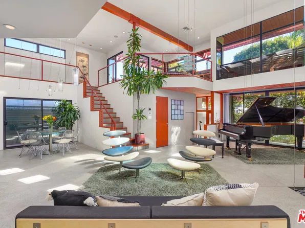 8839 Dorrington Ave, West Hollywood, CA 90048