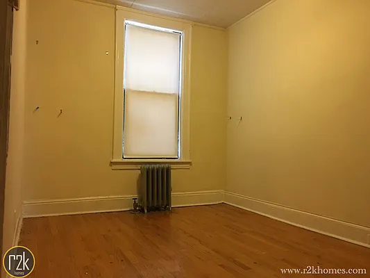 Rented by Realty 2000 Corp | media 6