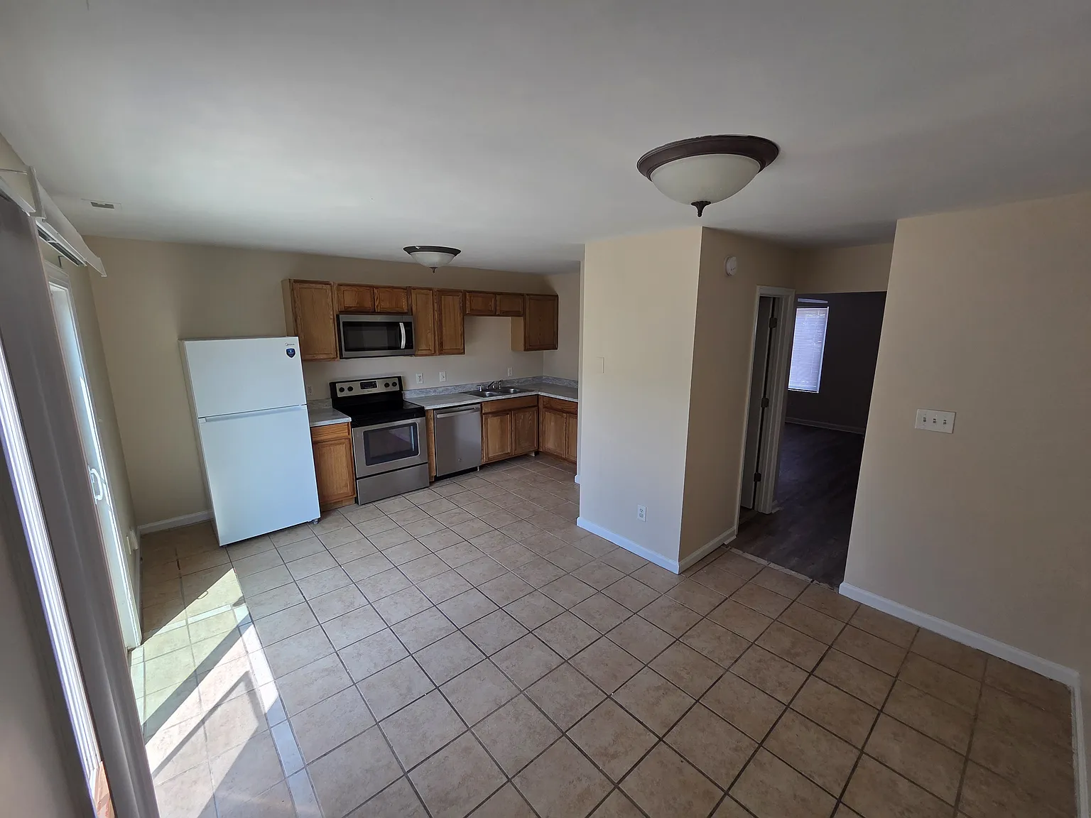 3 bed, 1.5 bath, $1,700 — Photo 3