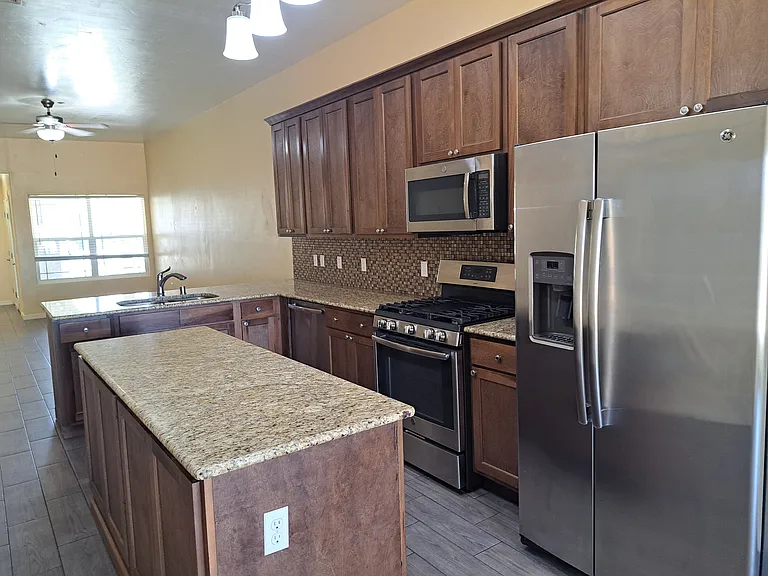 2225 Dakota Dr #D — Photo 7