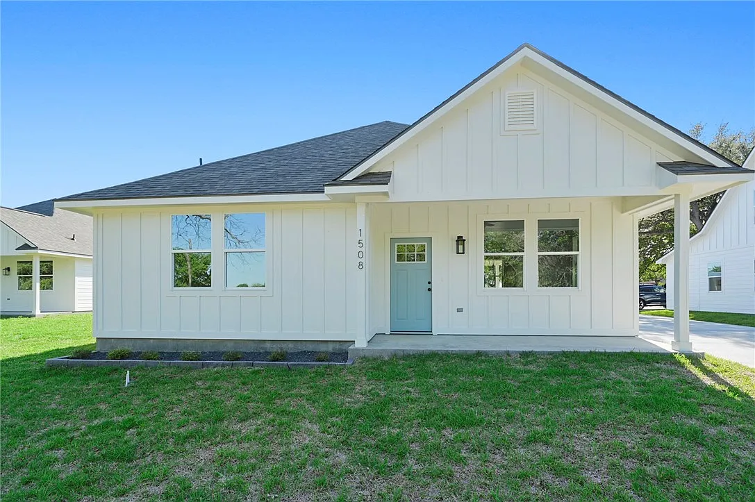 3 bed, 2150 sqft, $1,950 — Photo 1