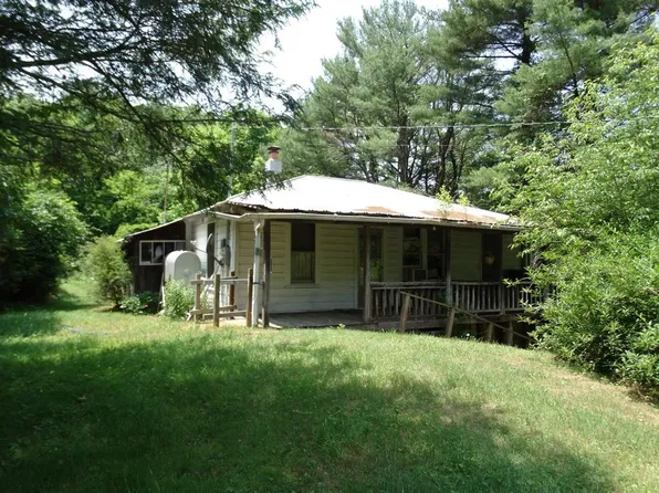 163 Frog Spur Rd, Fancy Gap, VA 24328