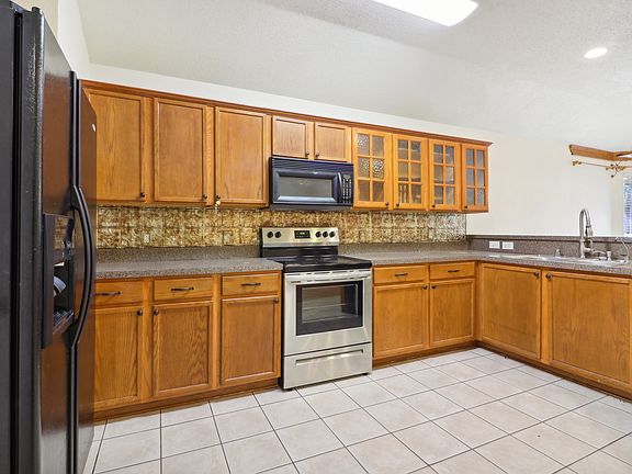 5th image of 9829 Pierce Dr