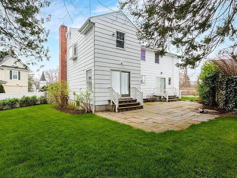 302 Sound Beach Ave — Photo 27