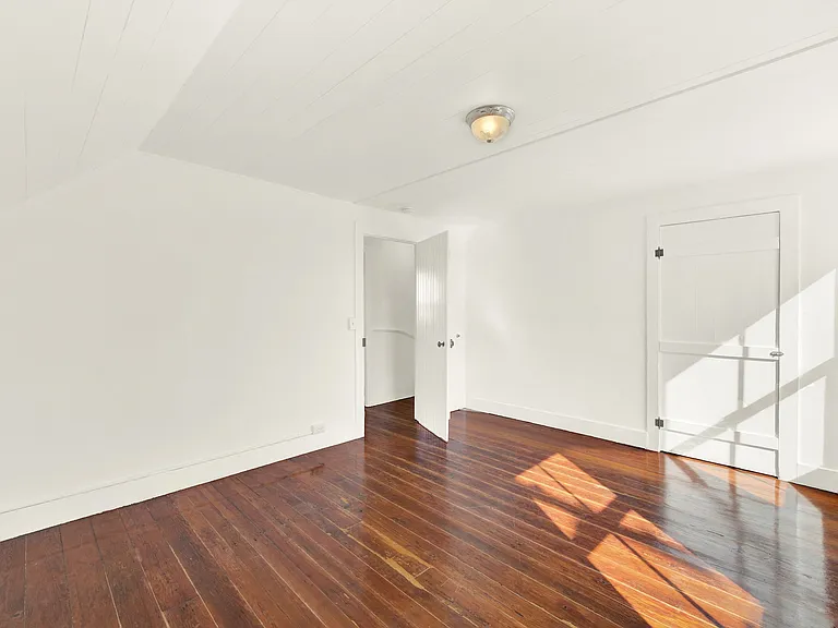 520 Indian Aly — Photo 17
